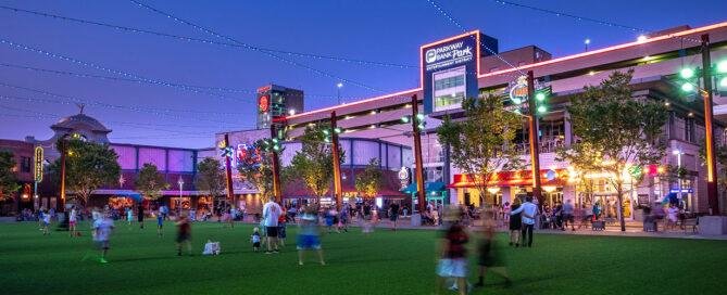 Things to do in Rosemont, IL - Dinner & Drinks Svg+xml,%3Csvg%20xmlns%3D%27http%3A%2F%2Fwww.w3